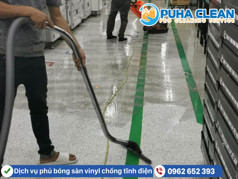 Thi công phủ bóng sàn vinyl theo quy trình khoa học, máy móc hiện đại