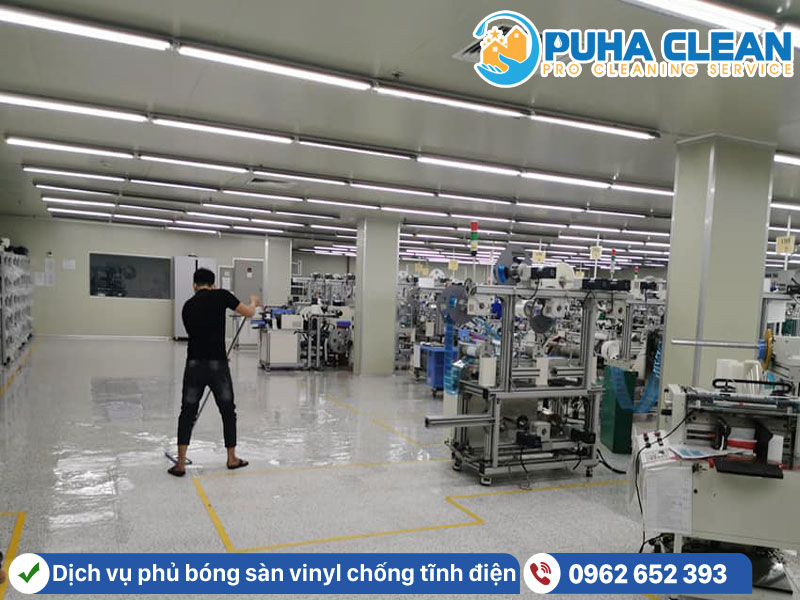 Sàn vinyl được phủ bóng giúp duy trì độ bền, giảm thiểu chi phí sửa chữa thay thế