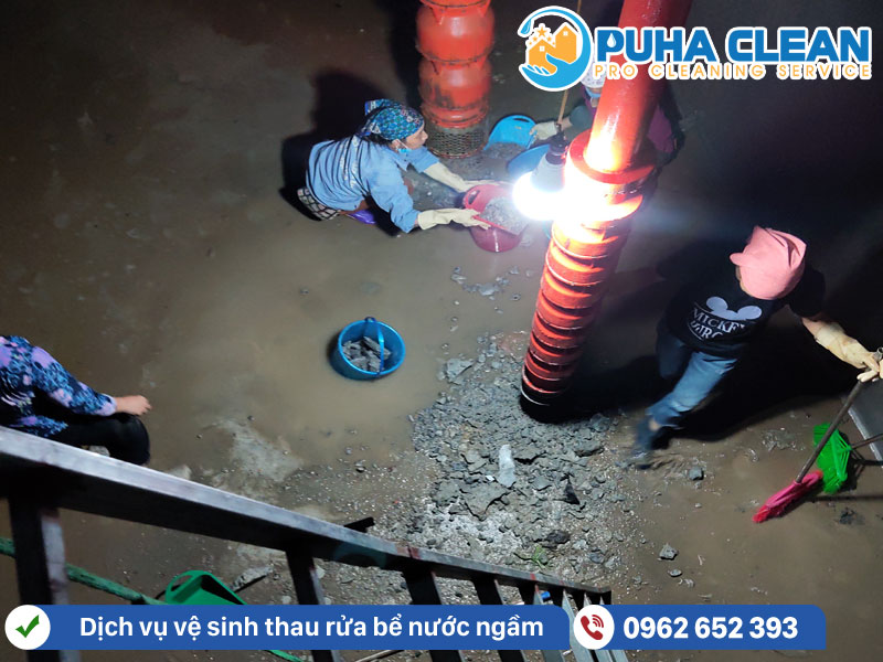 Thau rửa vệ sinh bể nước sạch sau xây dựng